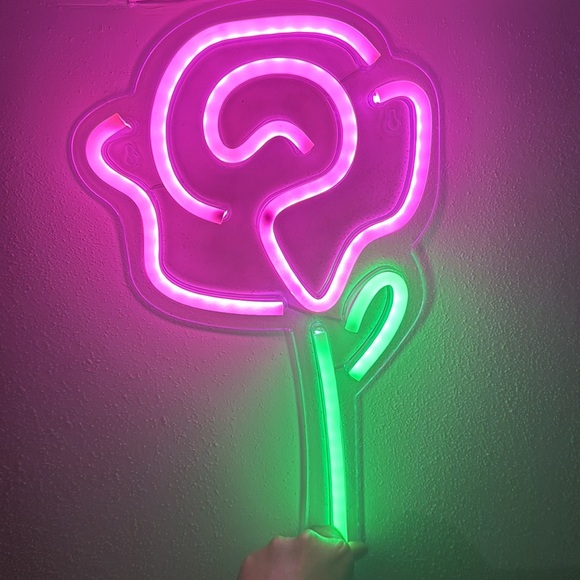 Hangable Rose LED light 🌹 - Picture 2 of 2